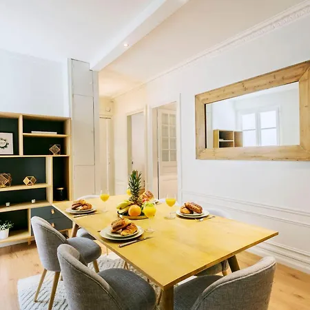 Central Paris & Palais Royal - 1Br - Cityapartmentstay Parigi